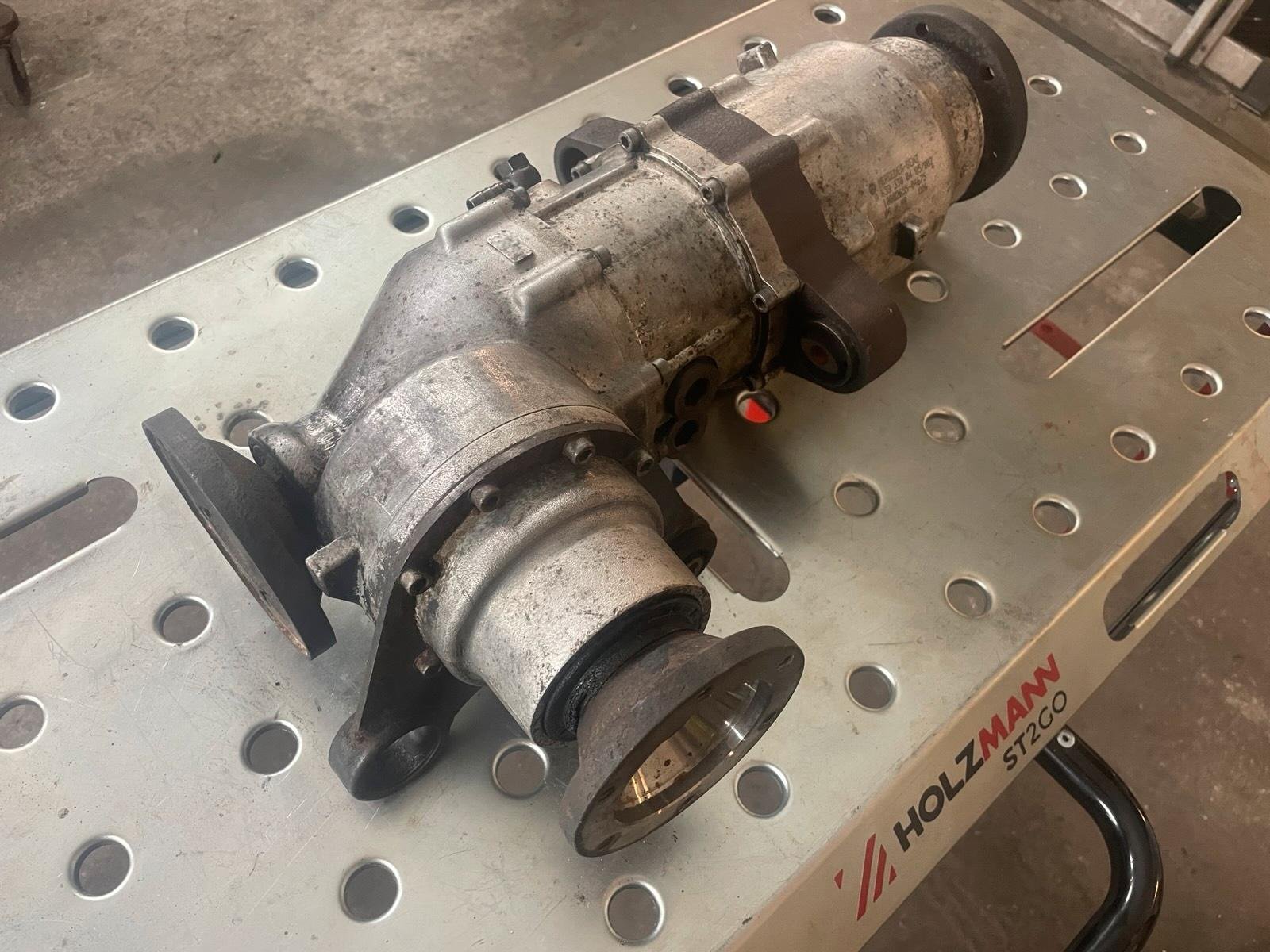 Mercedes-Benz W639 Vito / Viano Front Axle Differential - Image 2