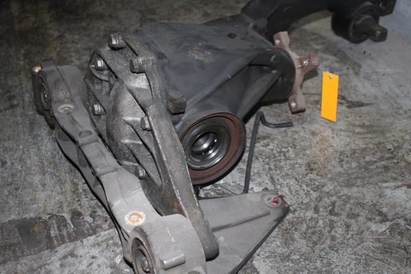 Mercedes-Benz Vito / V-Class W447 Rear Differential - Image 4