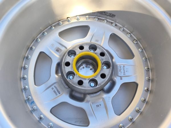 Staggered 2-Piece 17″ RH Alurad ZW2 Topline Wheels - Image 4