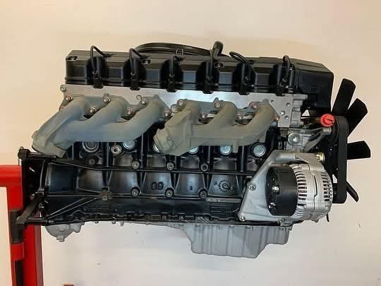 Mercedes-Benz M103 2.6L Inline-6 Petrol Engine - Image 6
