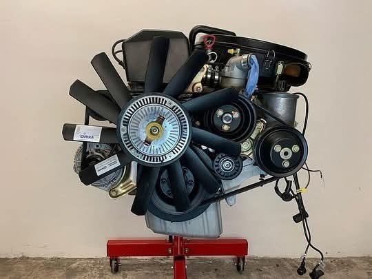 Mercedes-Benz M103 2.6L Inline-6 Petrol Engine - Image 3