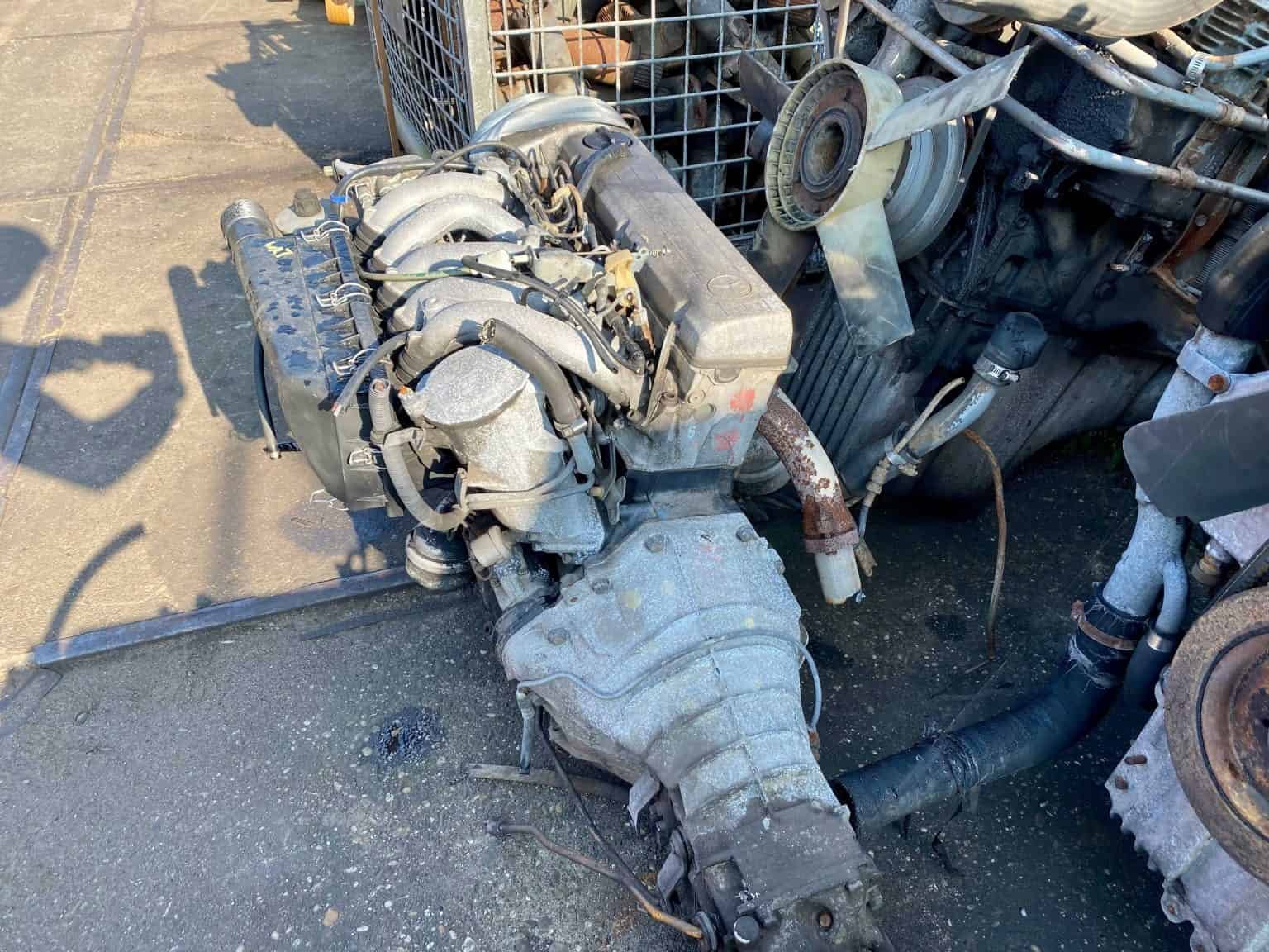 Mercedes-Benz OM602 2.5L Diesel Engine with Gearbox - Image 2